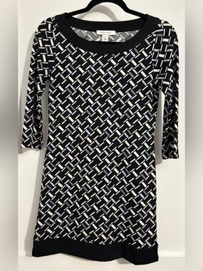 White House Black Market Black White Geometric Long-Sleeve Shift Dress
